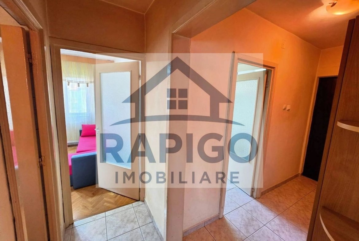 Vand apartament cu 2 camere decomandat in Calea Lipovei