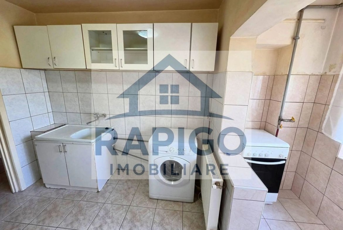 Vand apartament cu 2 camere decomandat in Calea Lipovei