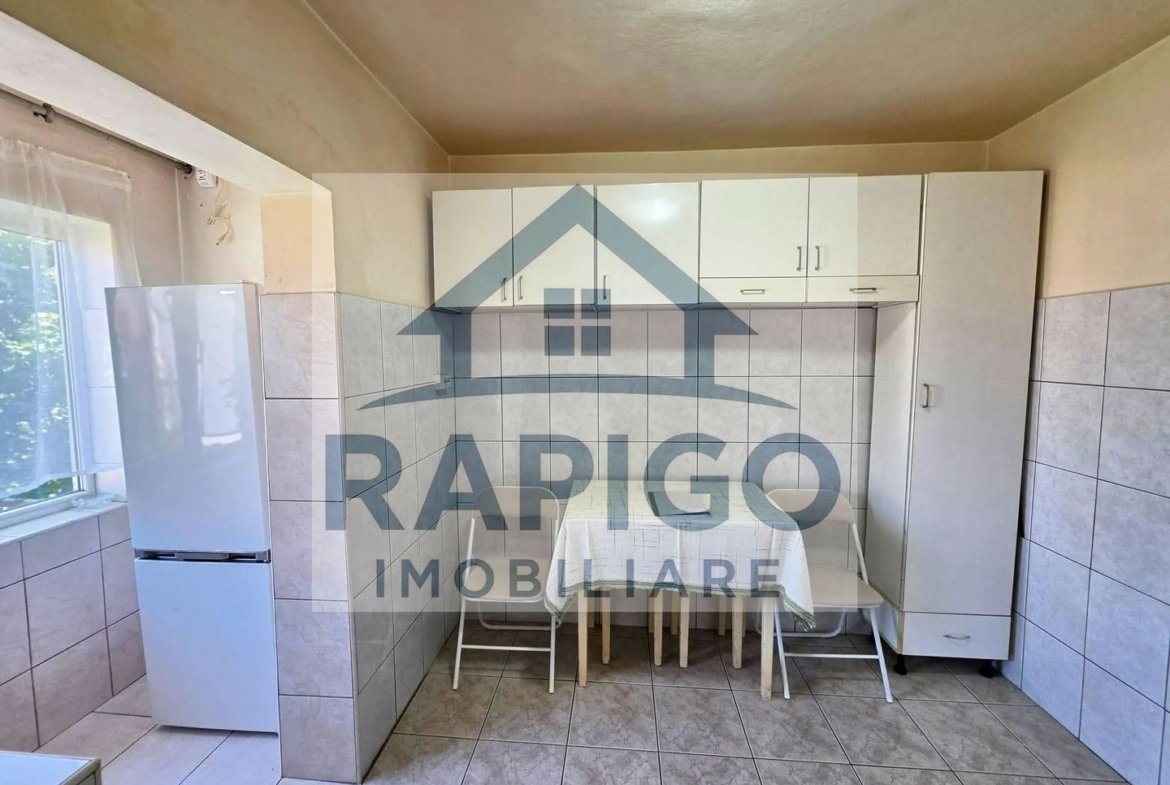Vand apartament cu 2 camere decomandat in Calea Lipovei