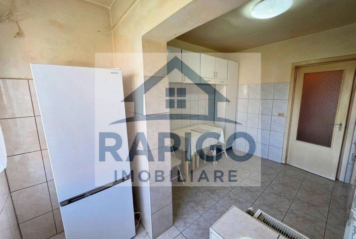 Vand apartament cu 2 camere decomandat in Calea Lipovei