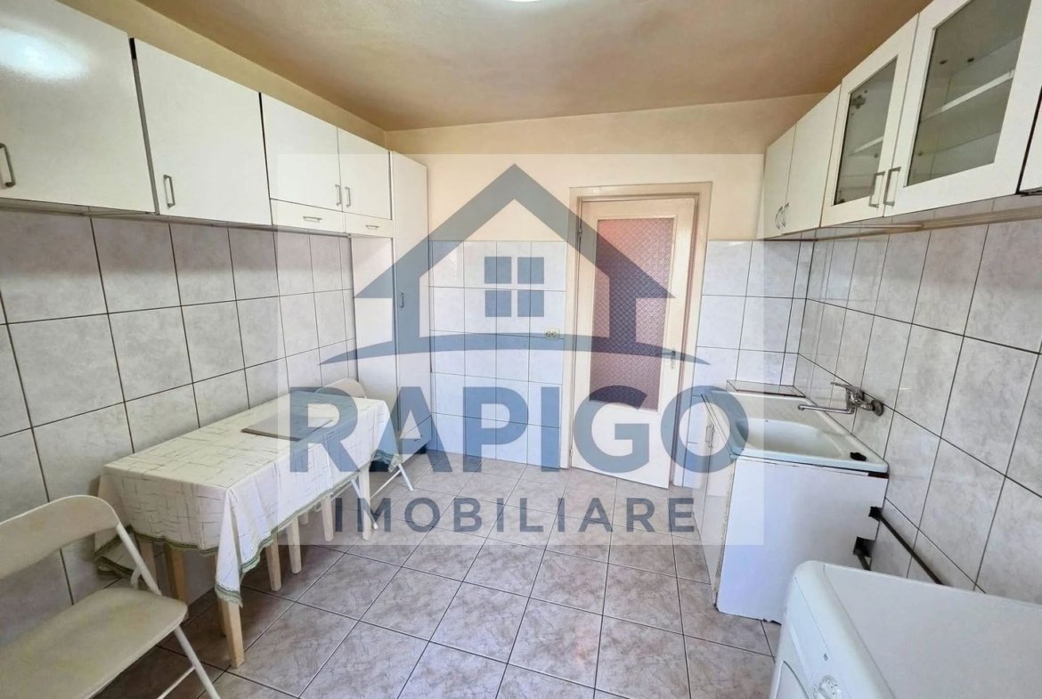 Vand apartament cu 2 camere decomandat in Calea Lipovei