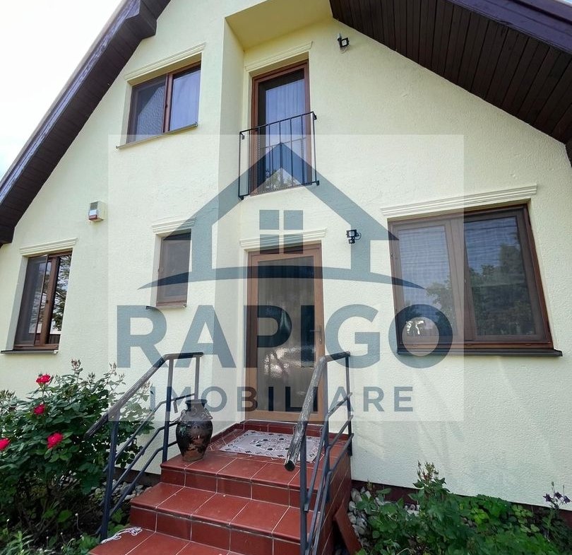 Casă elegantă, spațioasă, ideală pentru familie – Sanmihaiu Roman
