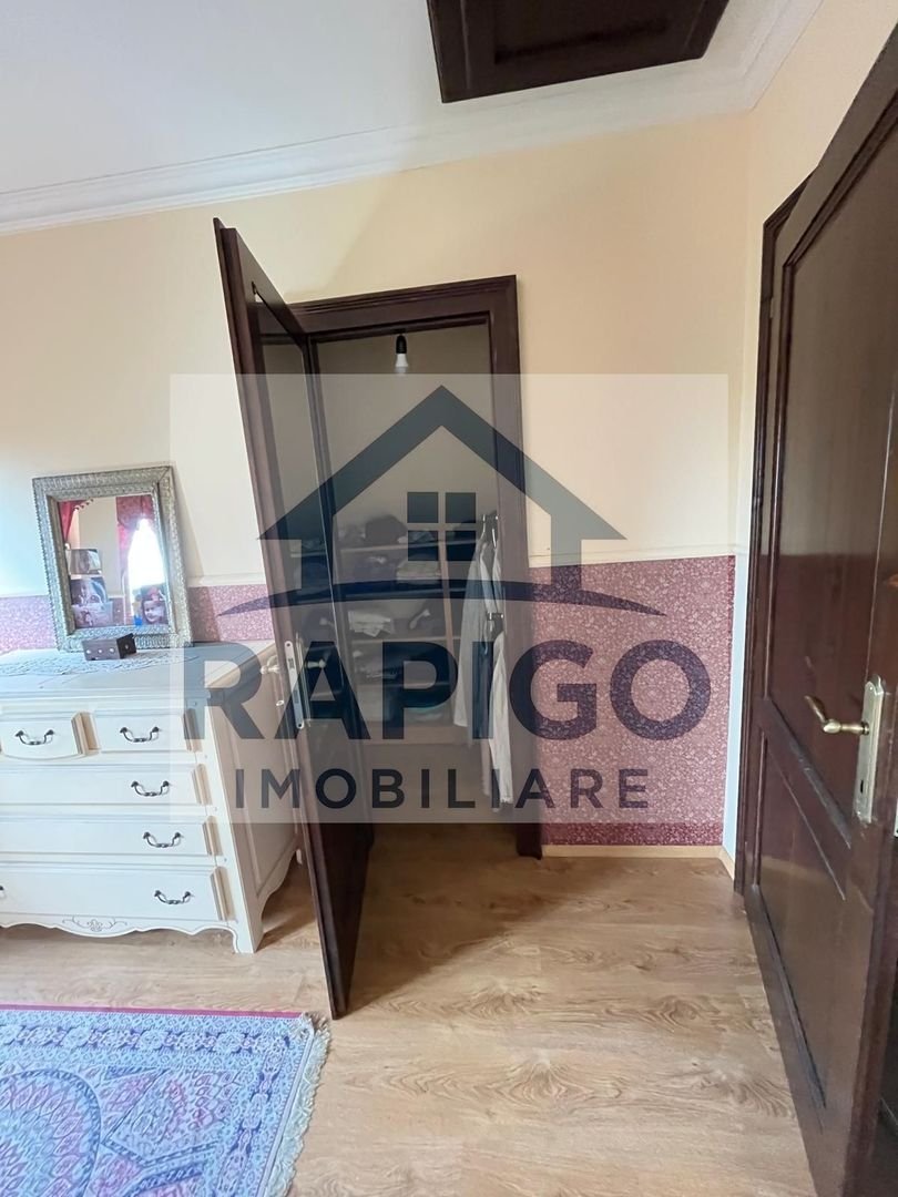 anBn-2755 Casă elegantă, spațioasă, ideală pentru familie – Sanmihaiu Roman