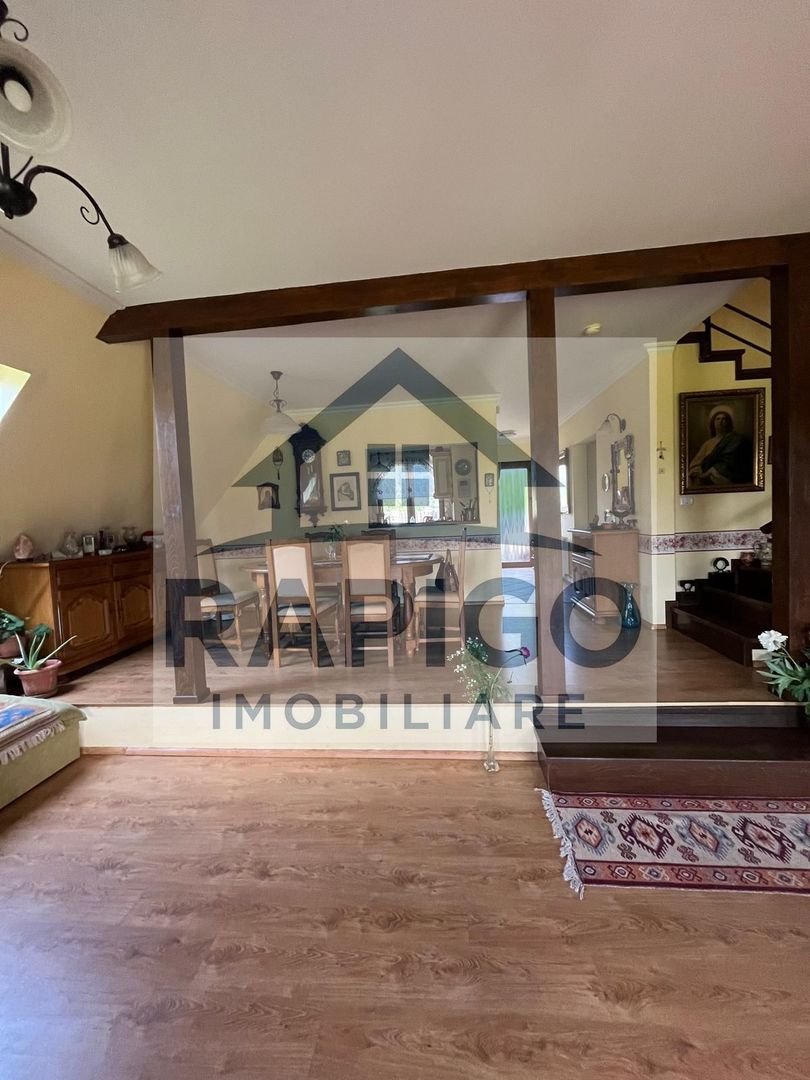 anBn-2758 Casă elegantă, spațioasă, ideală pentru familie – Sanmihaiu Roman