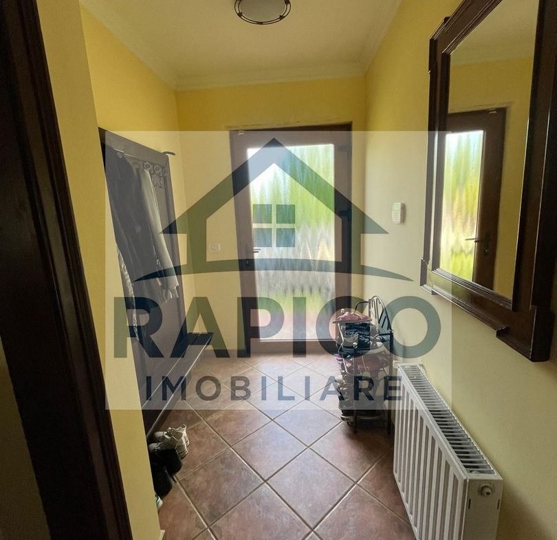 Casă elegantă, spațioasă, ideală pentru familie – Sanmihaiu Roman