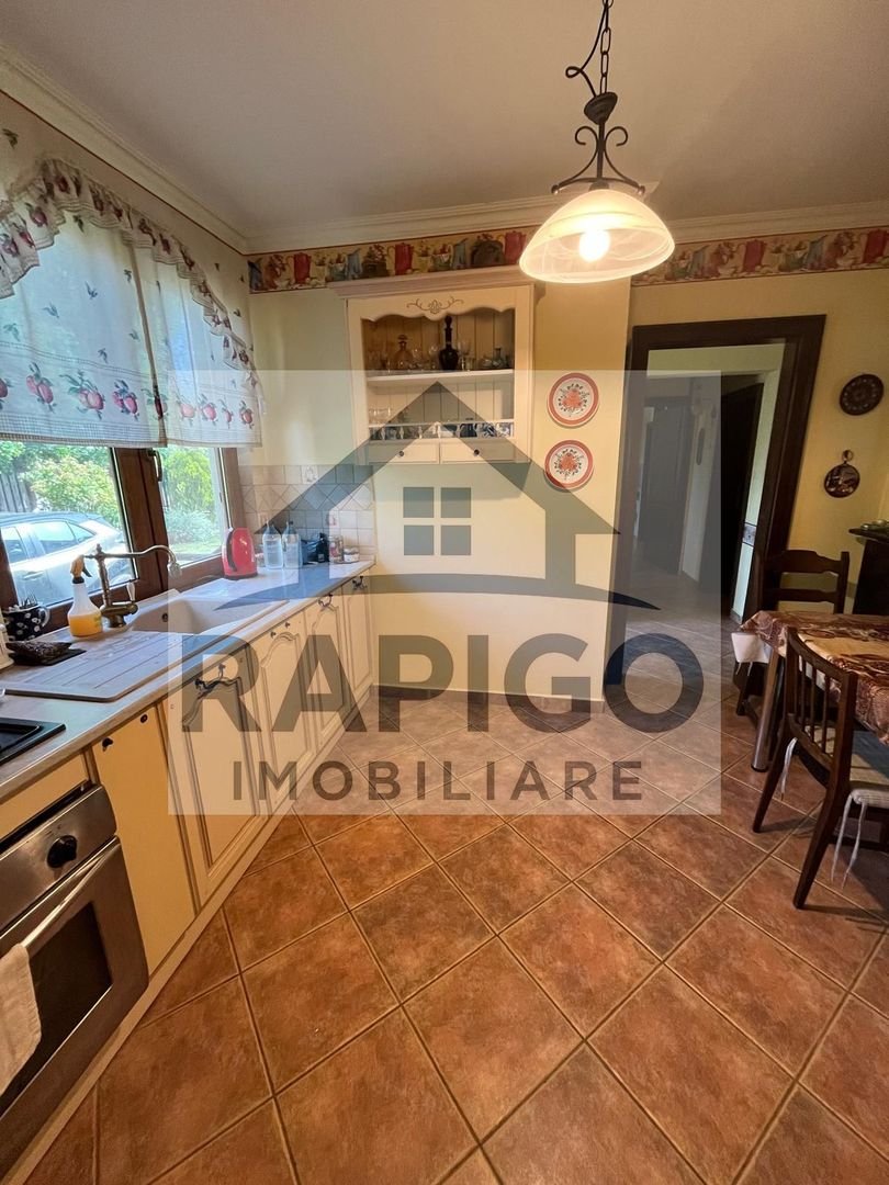 anBn-2763 Casă elegantă, spațioasă, ideală pentru familie – Sanmihaiu Roman