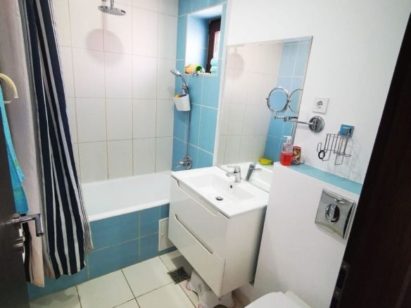 De vanzare apartament 3 camere, micro 39, 76.000 euro negociabil