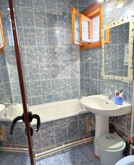 De vanzare apartament cu 3 camere, micro 38, et. 3, 63.000 euro