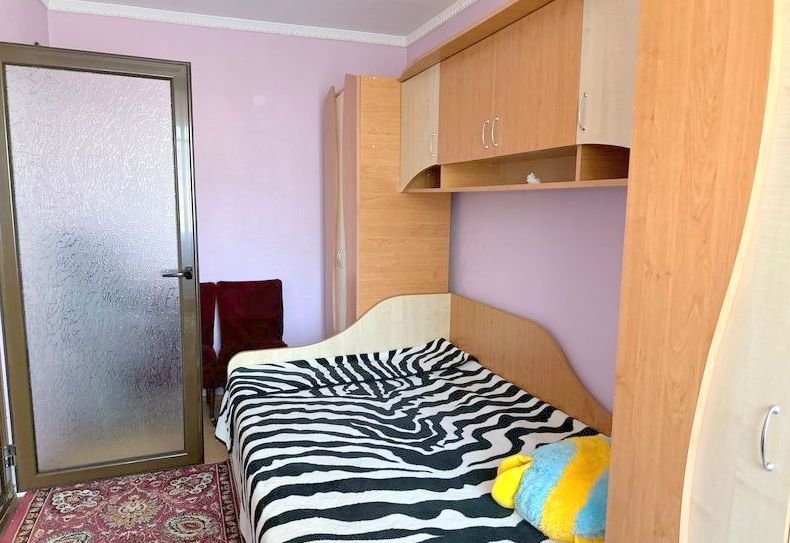 De vanzare apartament cu 3 camere, micro 38, et. 3, 63.000 euro
