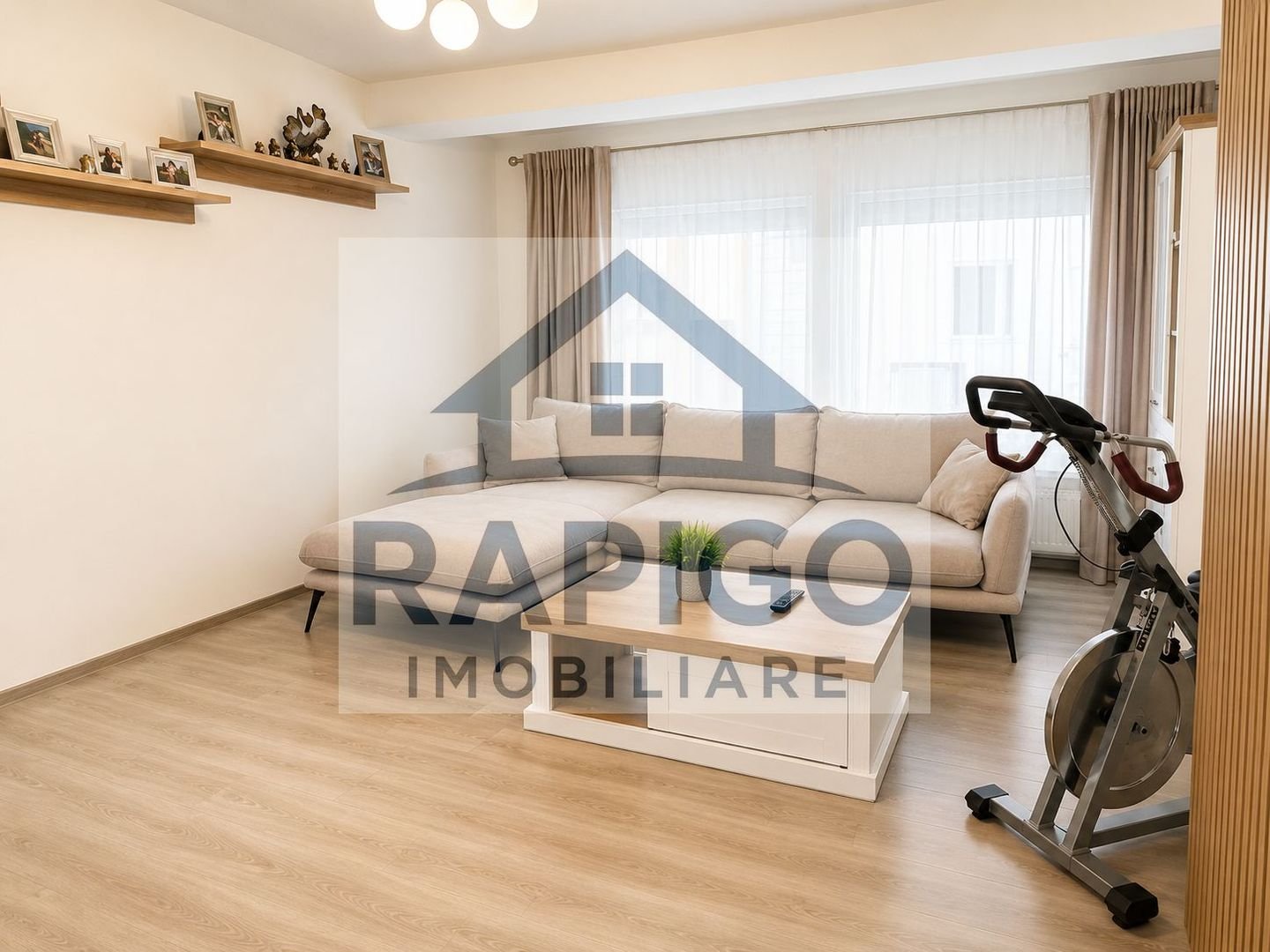 Duplex Spațios cu 3 Dormitoare și Curte Amenajată |