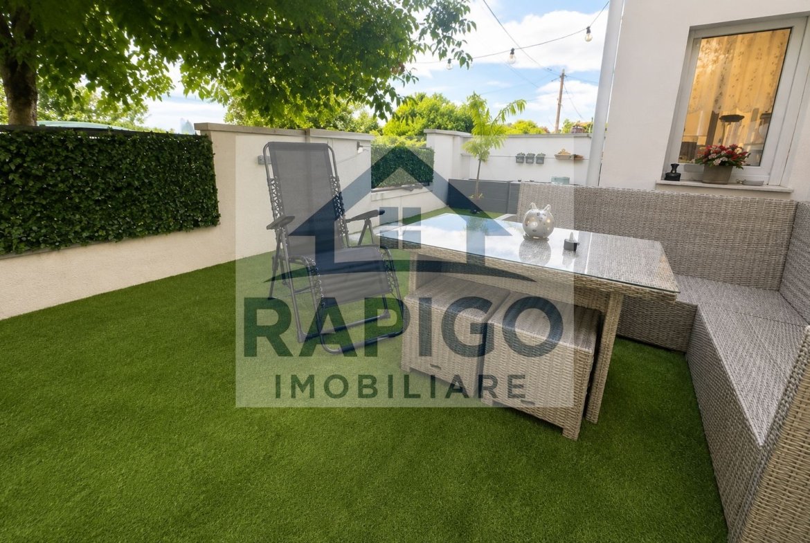 Duplex Spațios cu 3 Dormitoare și Curte Amenajată |