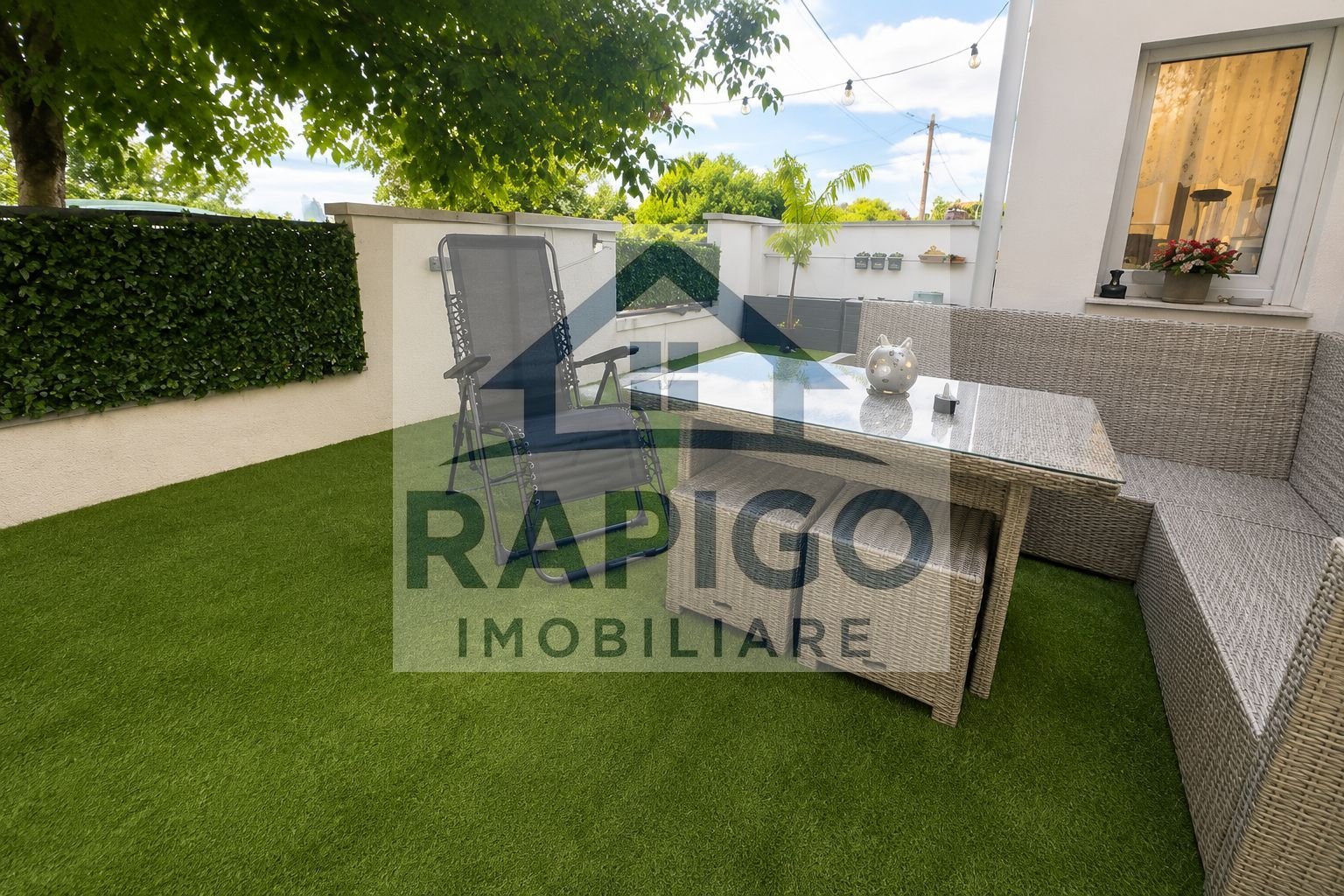 Duplex Spațios cu 3 Dormitoare și Curte Amenajată |
