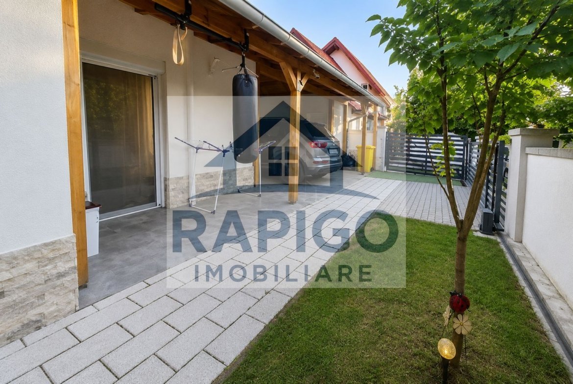 Duplex Spațios cu 3 Dormitoare și Curte Amenajată |