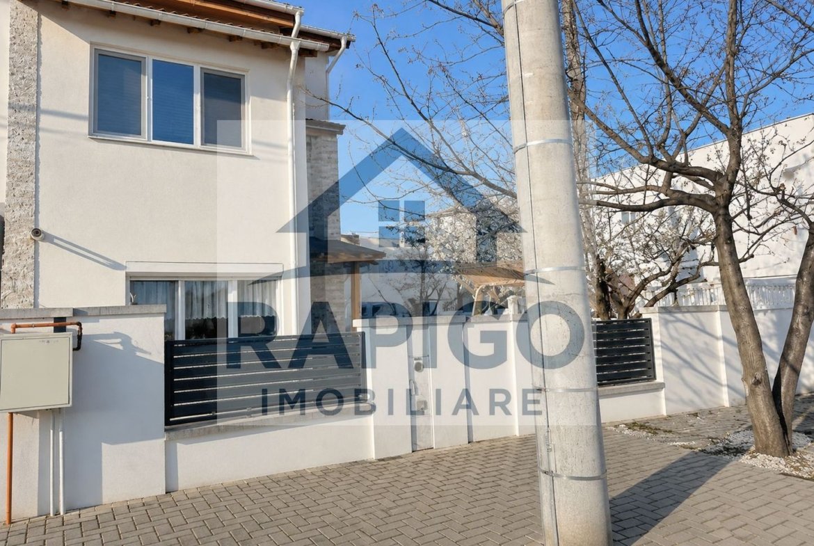Duplex Spațios cu 3 Dormitoare și Curte Amenajată |