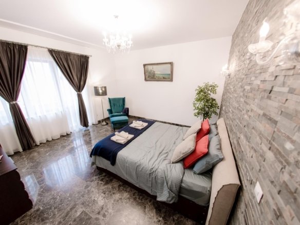 Universitate apartament 5 camere 220 mp de inchiriat