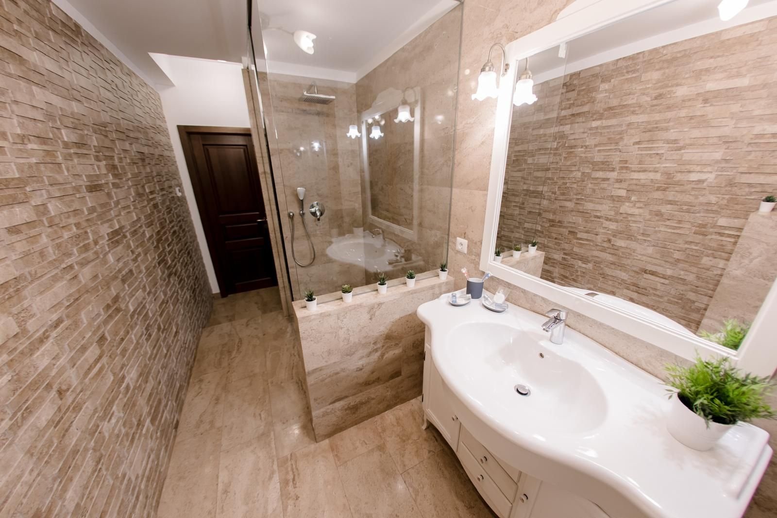 anBn-3910 Universitate apartament 5 camere 220 mp de inchiriat