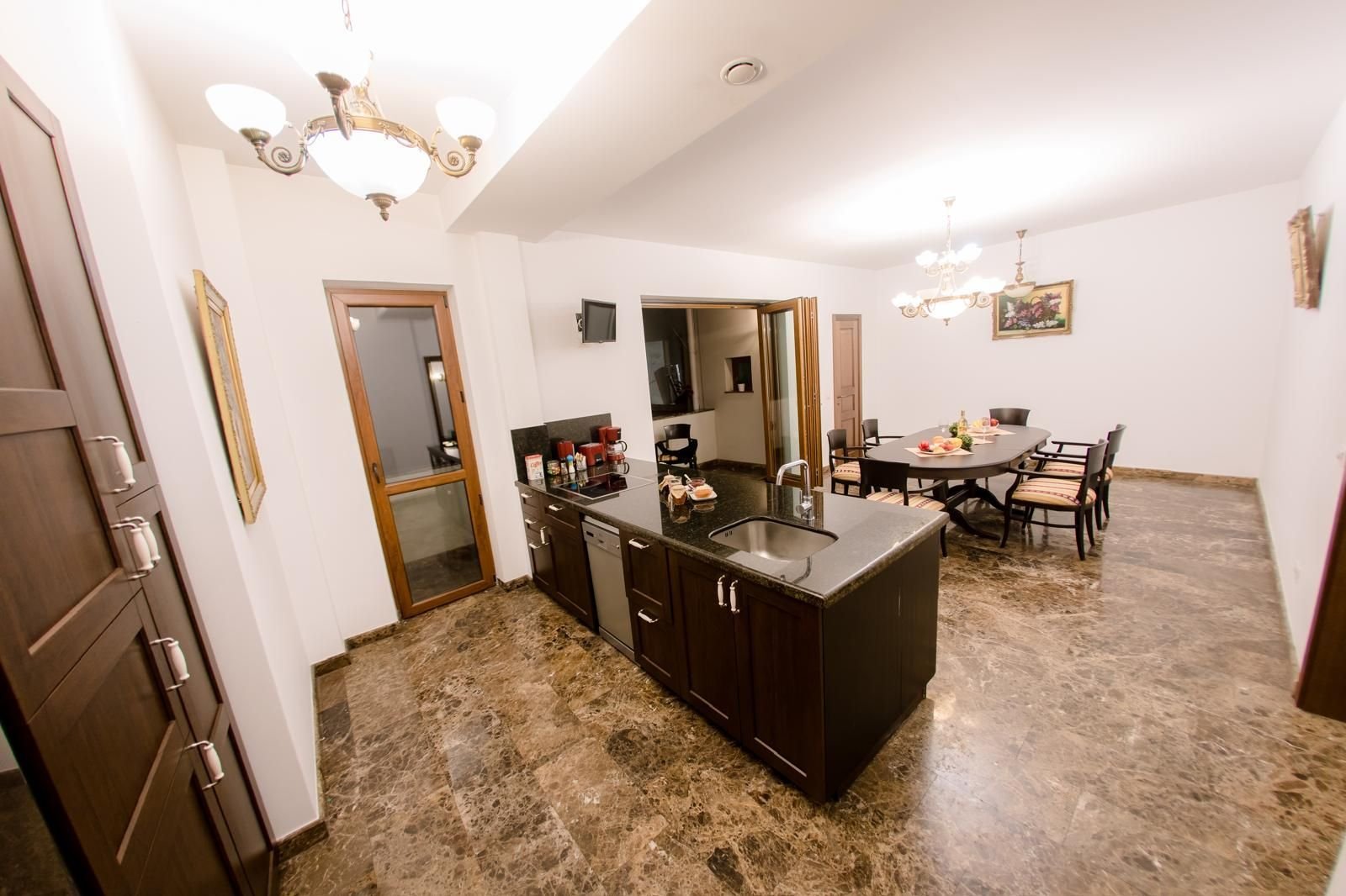 anBn-3912 Universitate apartament 5 camere 220 mp de inchiriat