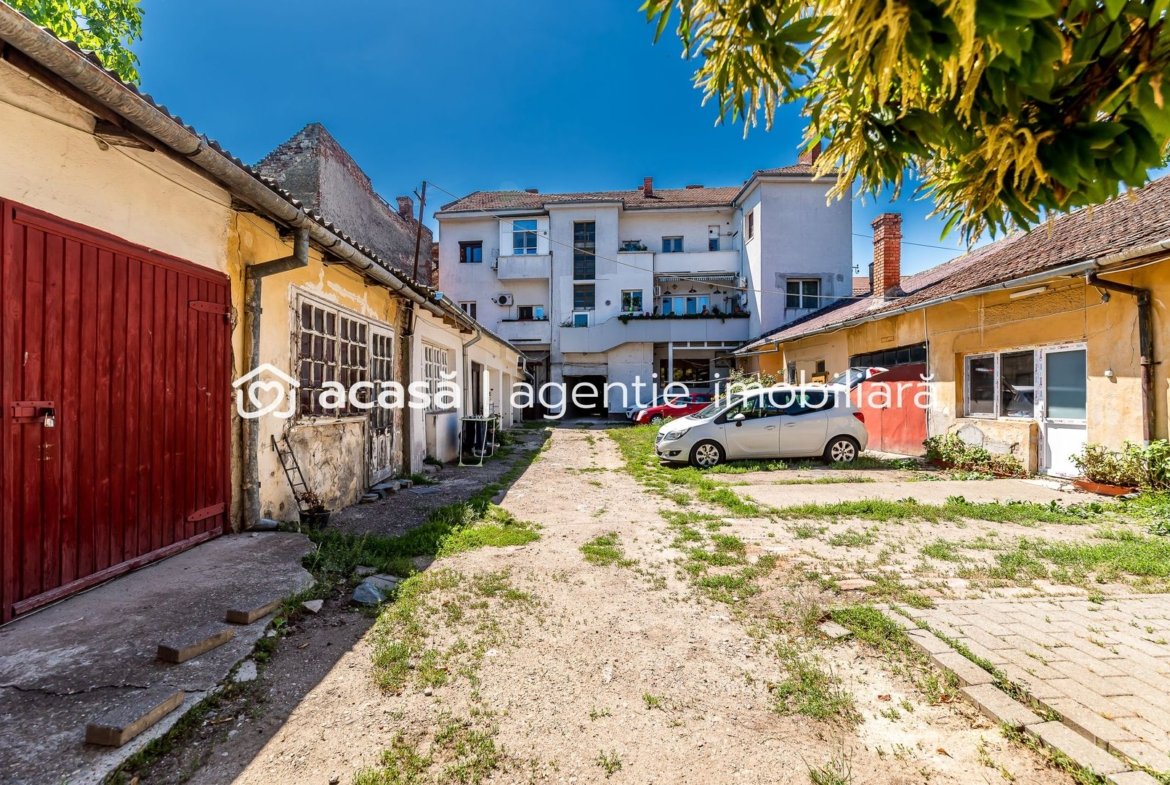 Apartament în centru cu acces auto și garaj propriu