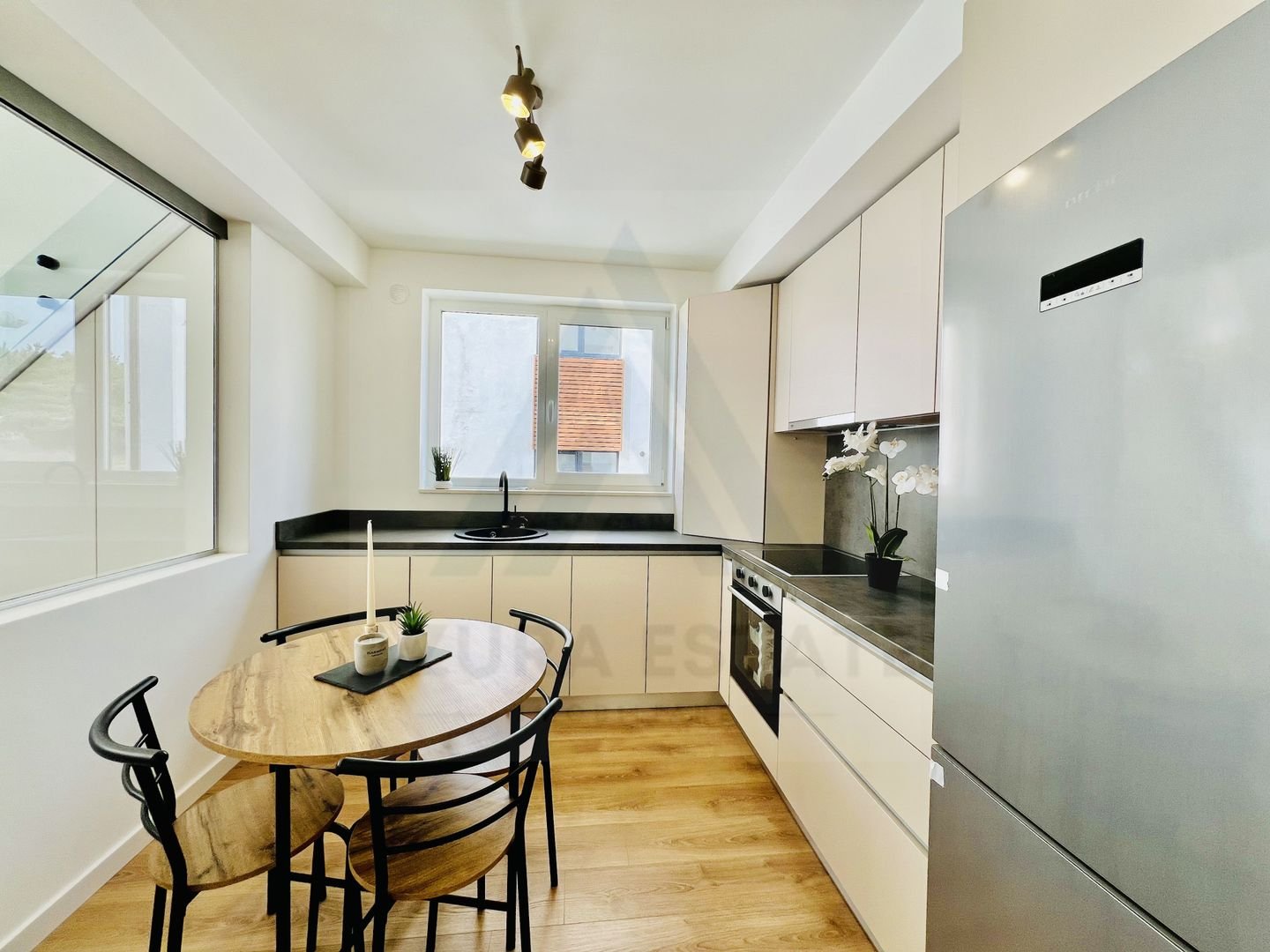 anBn-4078 Penthouse ultramodern utilat 5 camere 2 bai si 139 mp utili in DaVinci