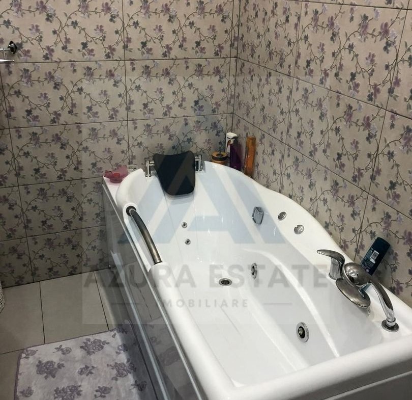 Case moderne x 2 cu 315 mp utili impreuna si teren 500 mp in Terezian