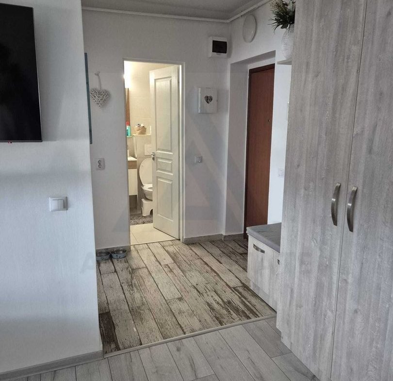 Studio modern 40 mp utili cu bucatarie inchisa etaj 3 in Turnisor