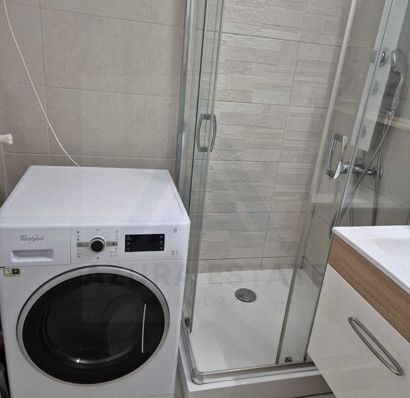 Studio modern 40 mp utili cu bucatarie inchisa etaj 3 in Turnisor
