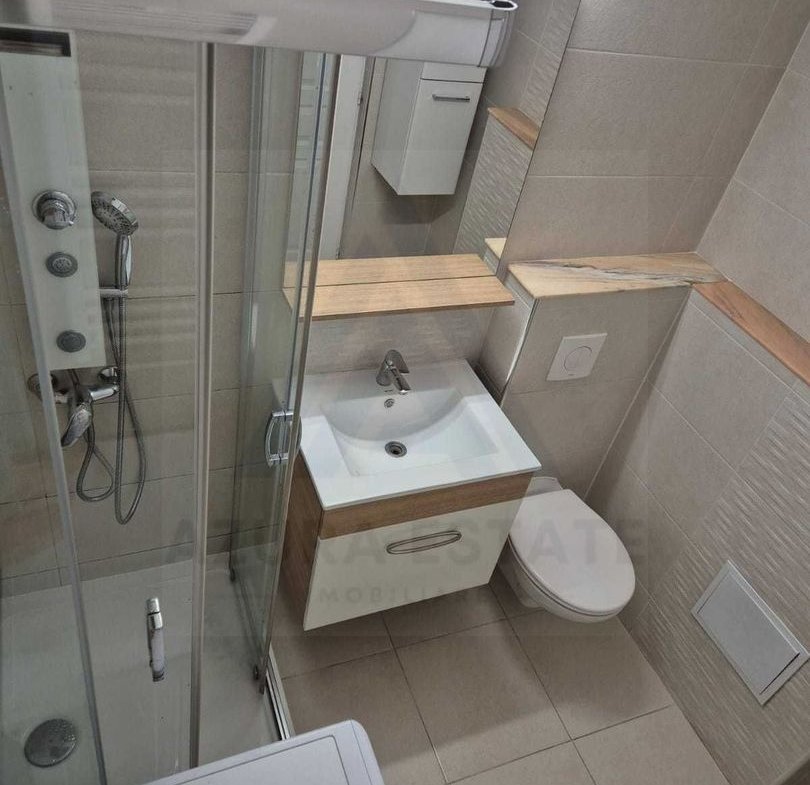 Studio modern 40 mp utili cu bucatarie inchisa etaj 3 in Turnisor