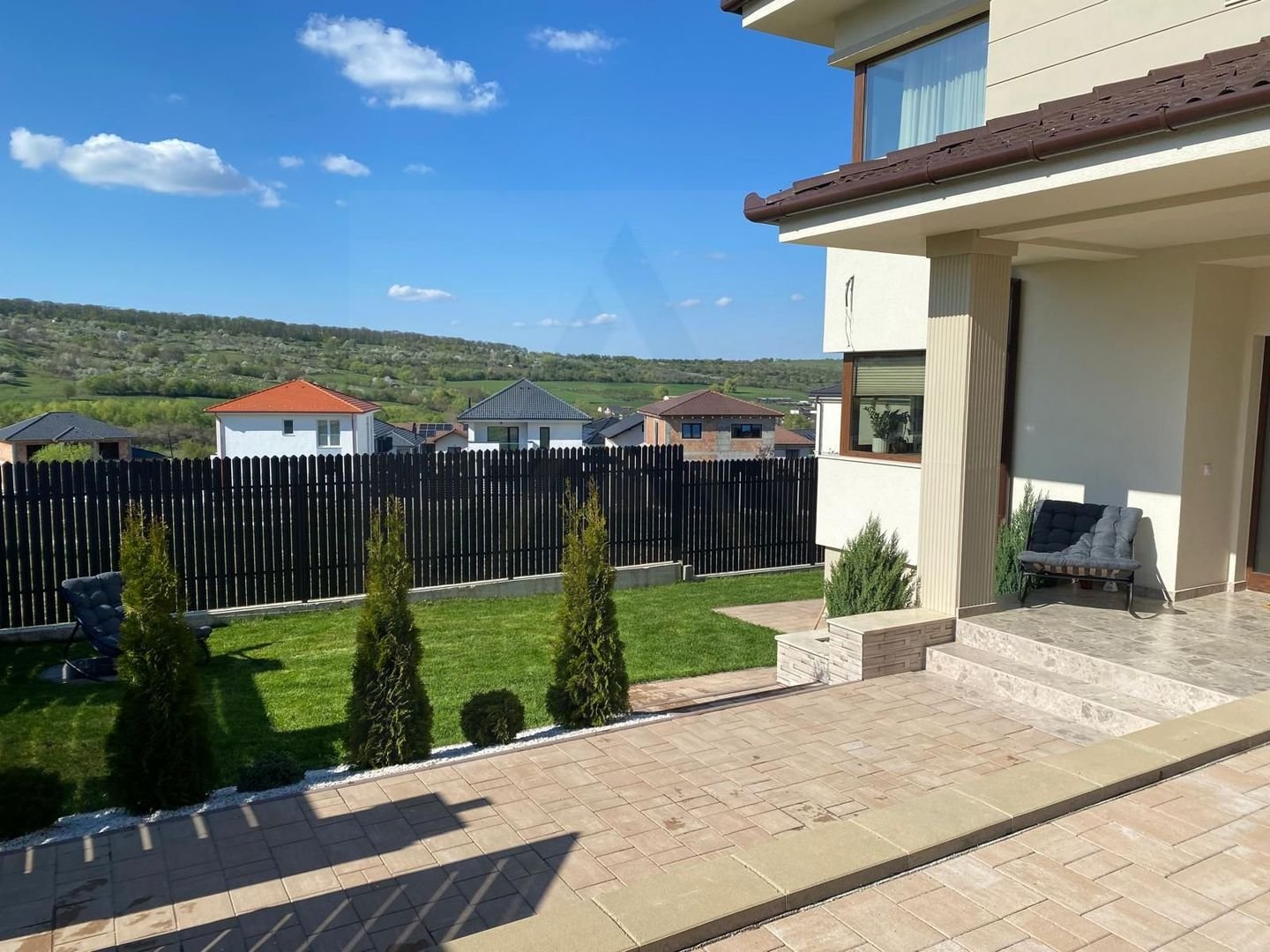 Casa ultrafinisata 199 mp utili garaj si teren 410 mp in Cisnadioara