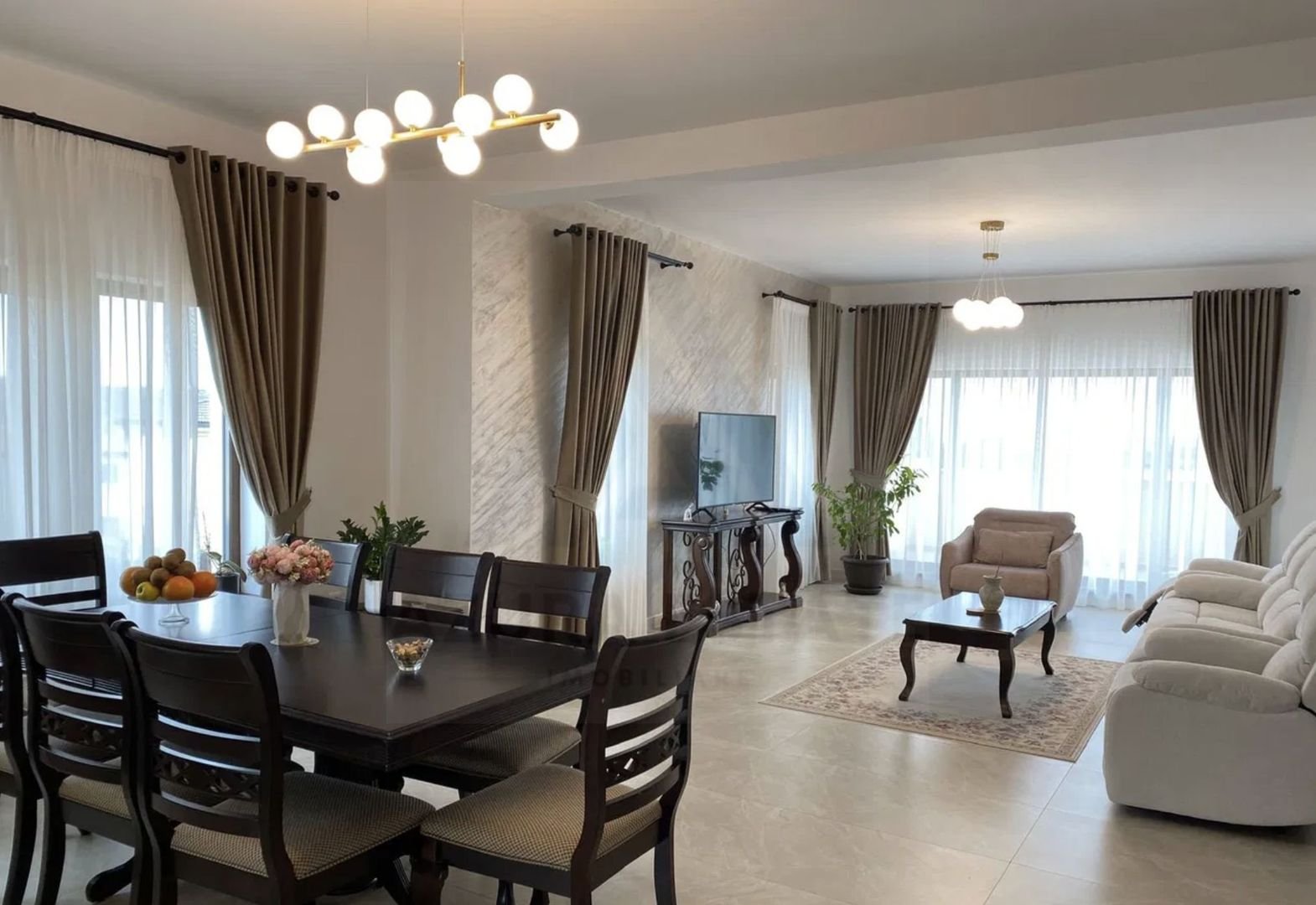 Casa ultrafinisata 199 mp utili garaj si teren 410 mp in Cisnadioara