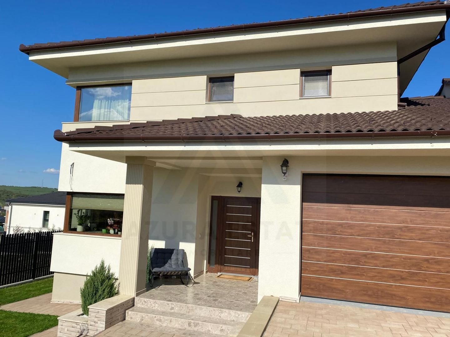 Casa ultrafinisata 199 mp utili garaj si teren 410 mp in Cisnadioara
