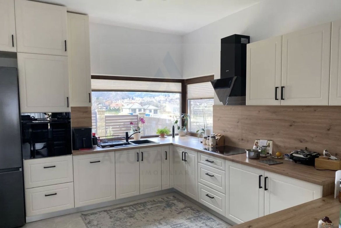Casa ultrafinisata 199 mp utili garaj si teren 410 mp in Cisnadioara