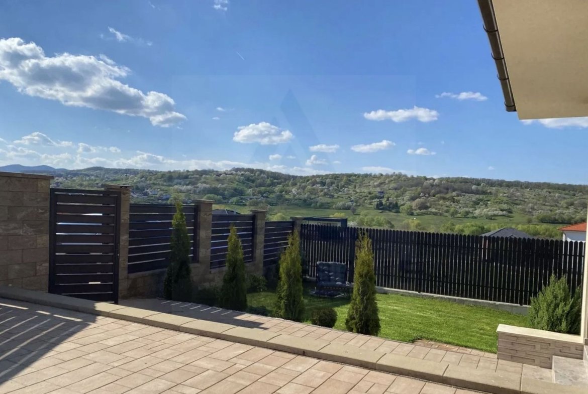 Casa ultrafinisata 199 mp utili garaj si teren 410 mp in Cisnadioara