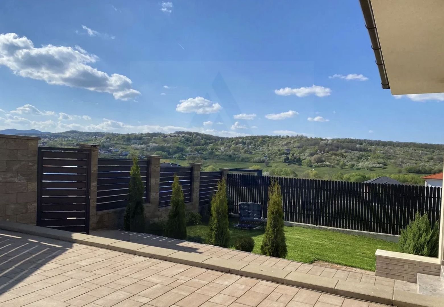 Casa ultrafinisata 199 mp utili garaj si teren 410 mp in Cisnadioara