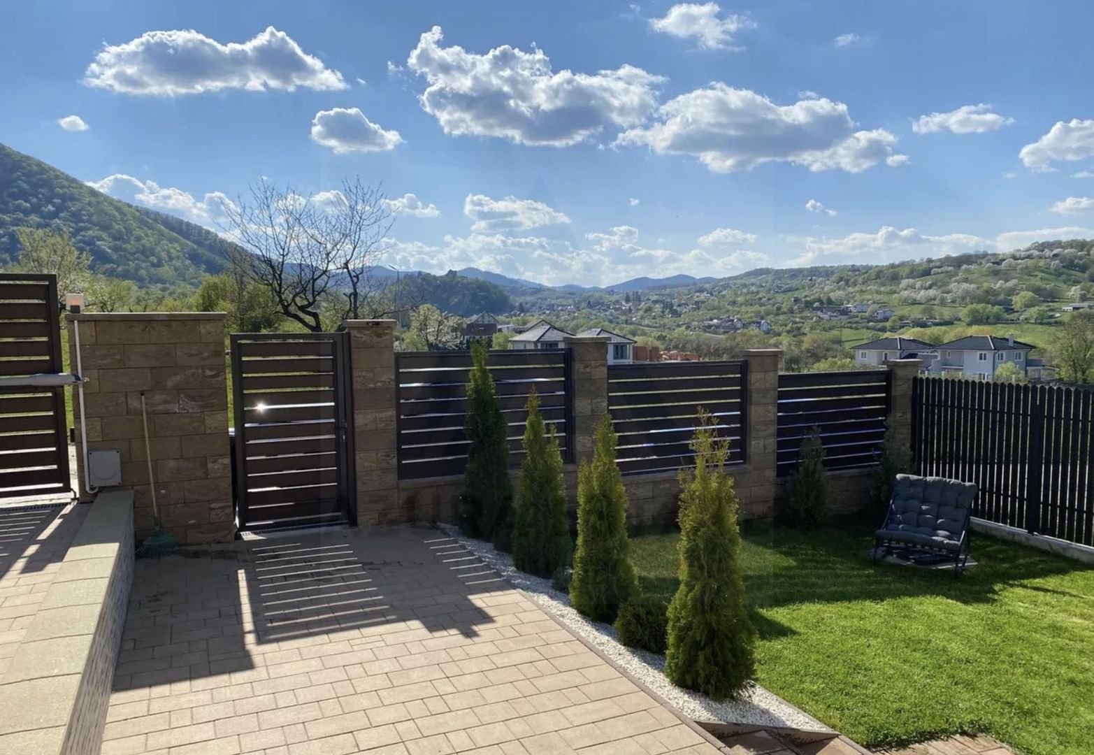Casa ultrafinisata 199 mp utili garaj si teren 410 mp in Cisnadioara