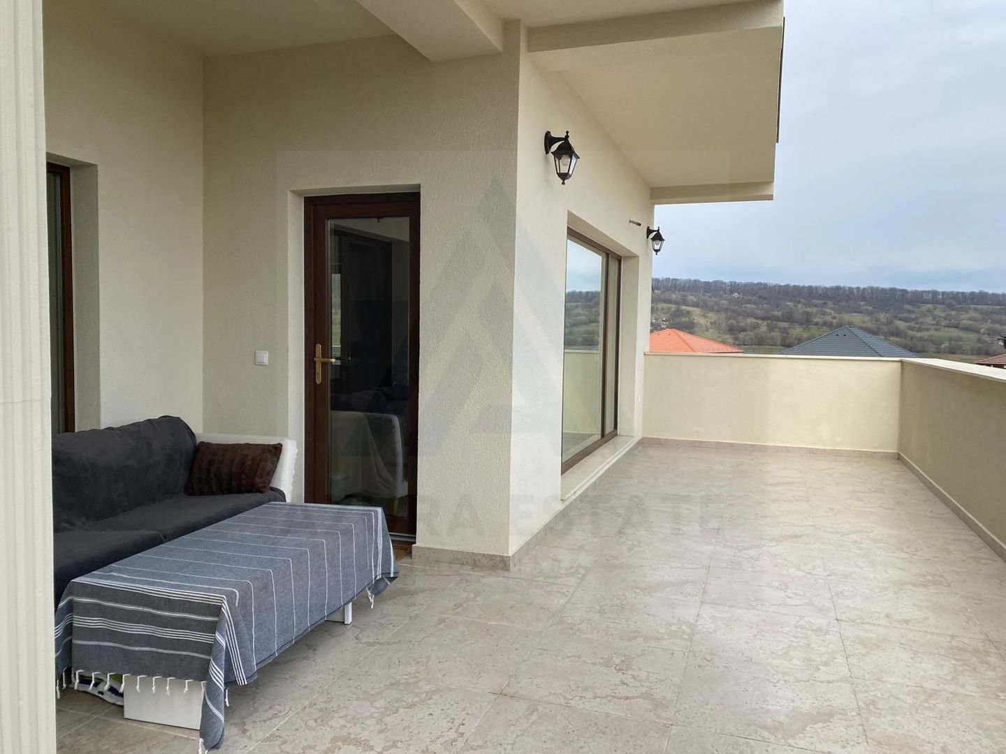 Casa ultrafinisata 199 mp utili garaj si teren 410 mp in Cisnadioara