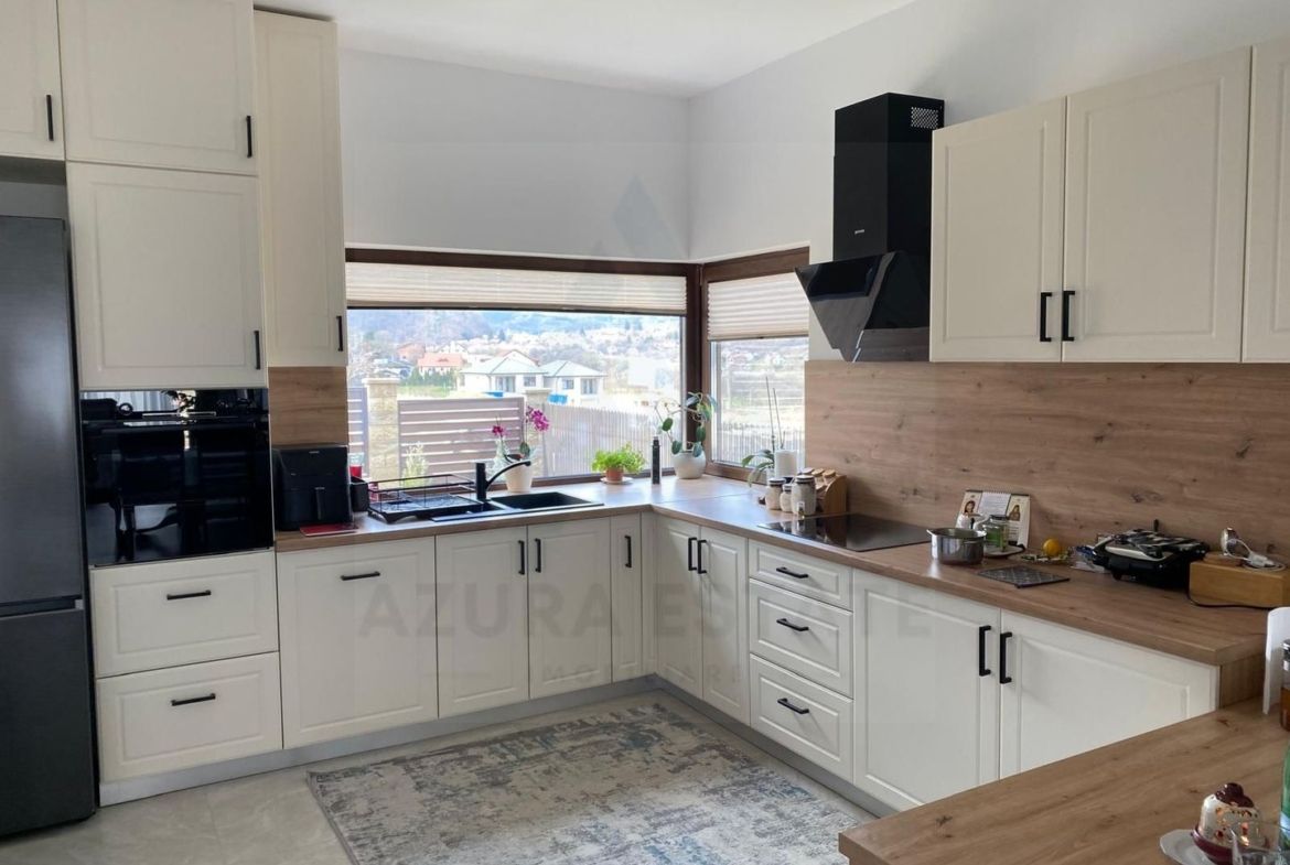 Casa ultrafinisata 199 mp utili garaj si teren 410 mp in Cisnadioara