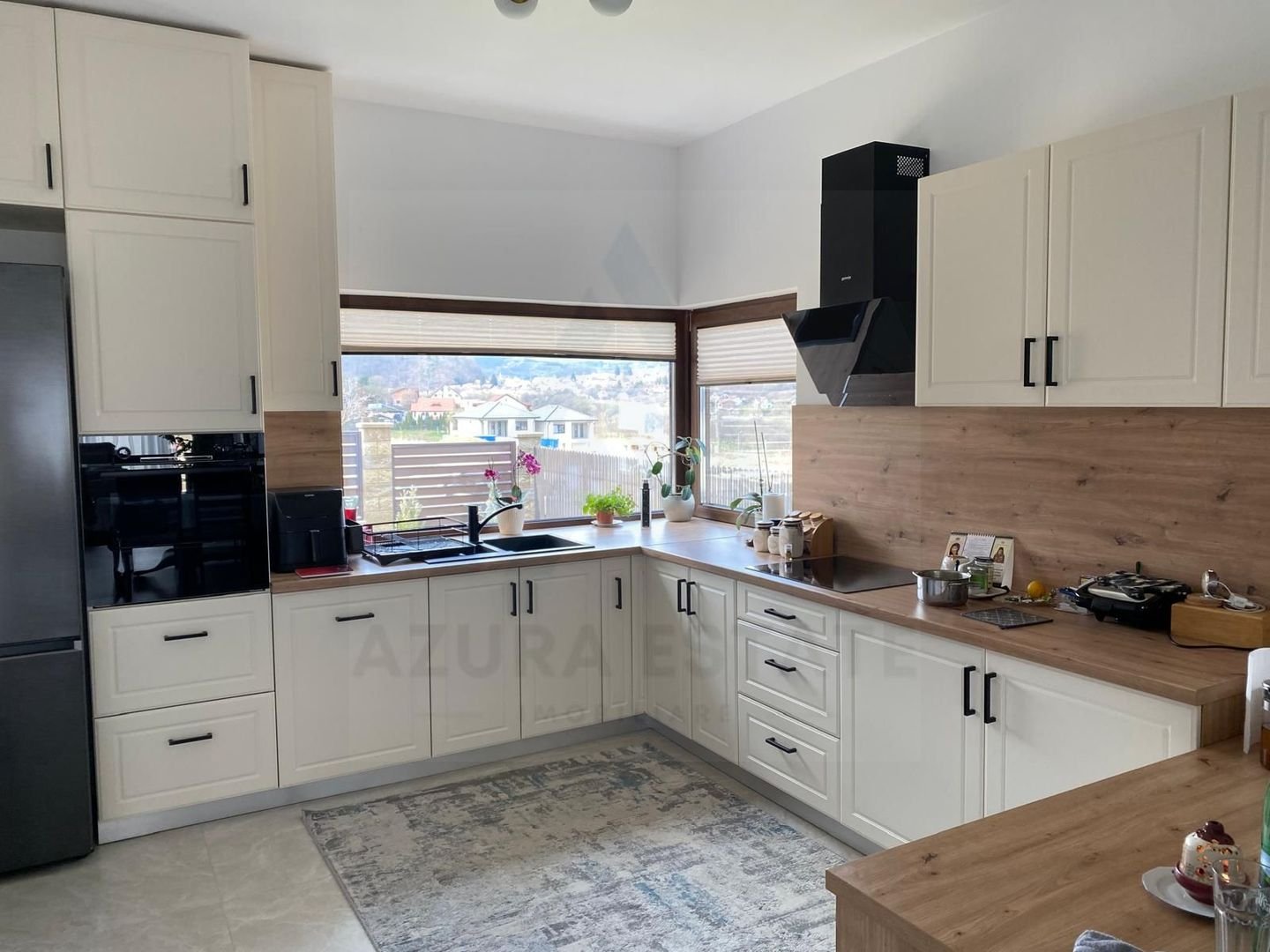 Casa ultrafinisata 199 mp utili garaj si teren 410 mp in Cisnadioara