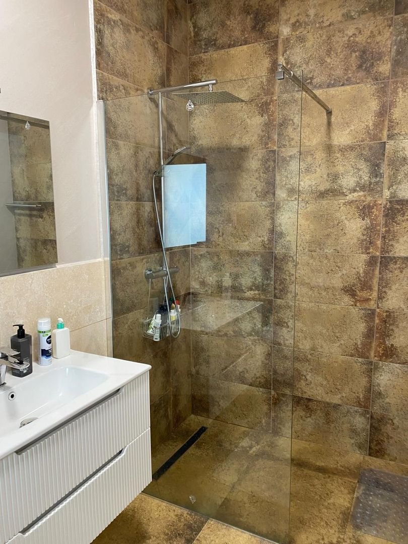 Casa ultrafinisata 199 mp utili garaj si teren 410 mp in Cisnadioara