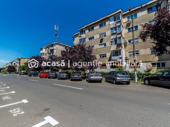 Ap 2 camere decomandat, renovat, 2 balcoane. Cartier Alfa Arad