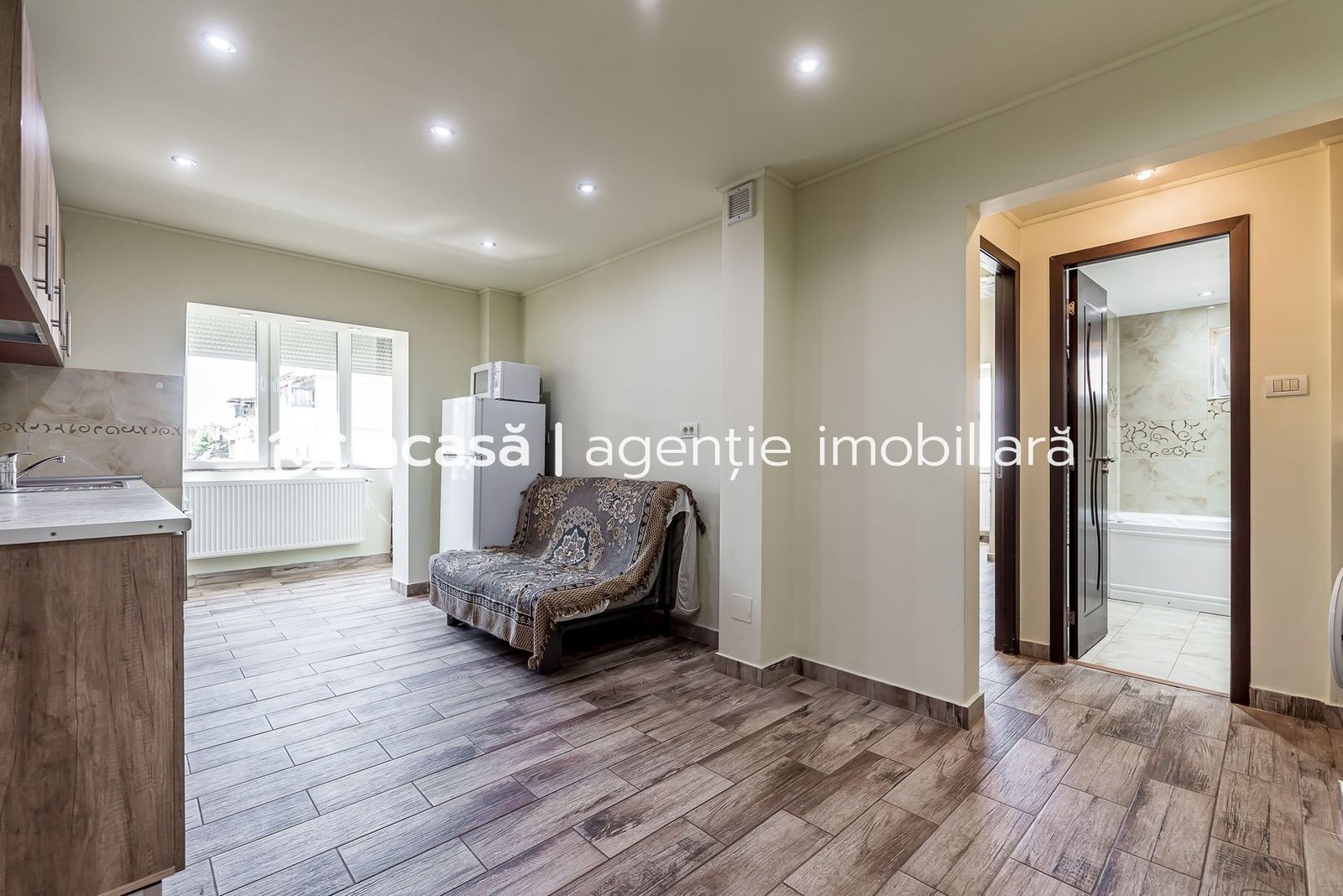 anBn-4339 Ap 2 camere decomandat, renovat, 2 balcoane. Cartier Alfa Arad