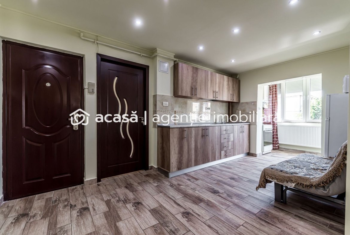 Ap 2 camere decomandat, renovat, 2 balcoane. Cartier Alfa Arad