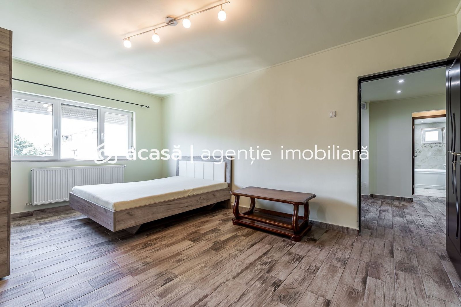 anBn-4345 Ap 2 camere decomandat, renovat, 2 balcoane. Cartier Alfa Arad