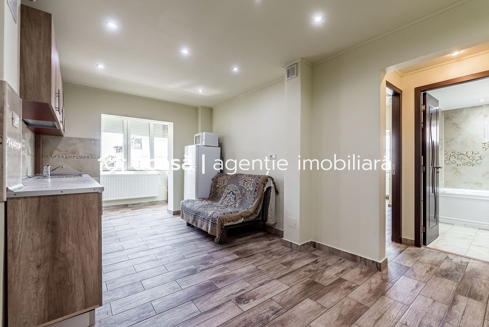 anBn-4347 Ap 2 camere decomandat, renovat, 2 balcoane. Cartier Alfa Arad