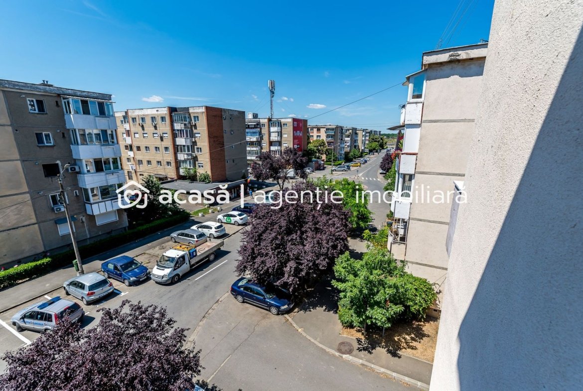 Ap 2 camere decomandat, renovat, 2 balcoane. Cartier Alfa Arad