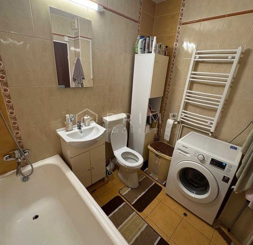 Apartament cu 3 camere, decomandat – Zona Fortuna