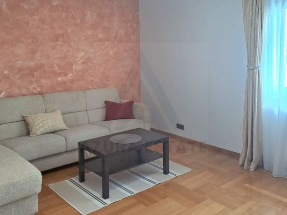 Apartament  2 camere 2 balcoane amenajate si pivnita etaj 1 Strand