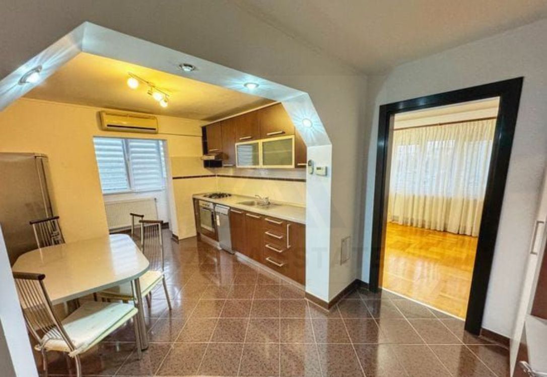 Apartament  2 camere 2 balcoane amenajate si pivnita etaj 1 Strand