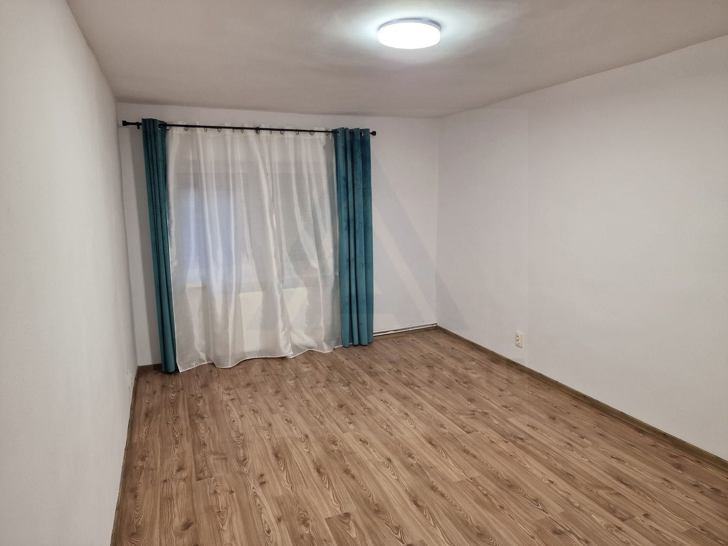 Apartament 3 camere 2 bai 66mp + pivnita Terezian