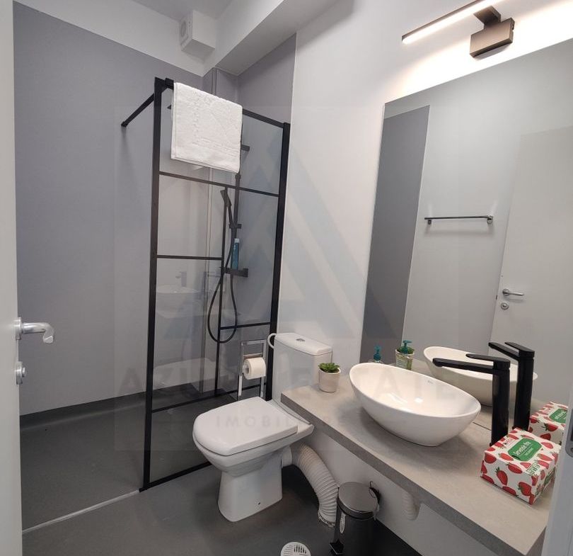 Pensiune 600 mp an 2023 si casa 130 mp teren 4600 mp zona V. Avrigului