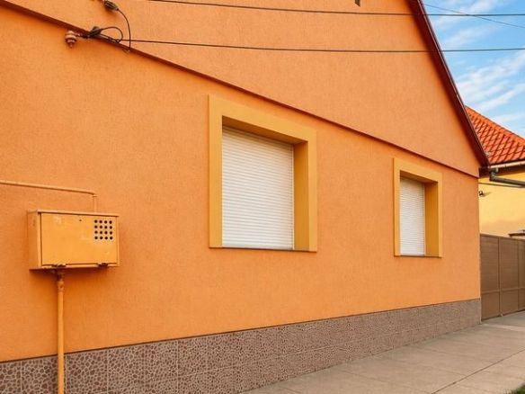 Casă individuală, teren generos de 1.348mp, poziție centrală, Giarmata